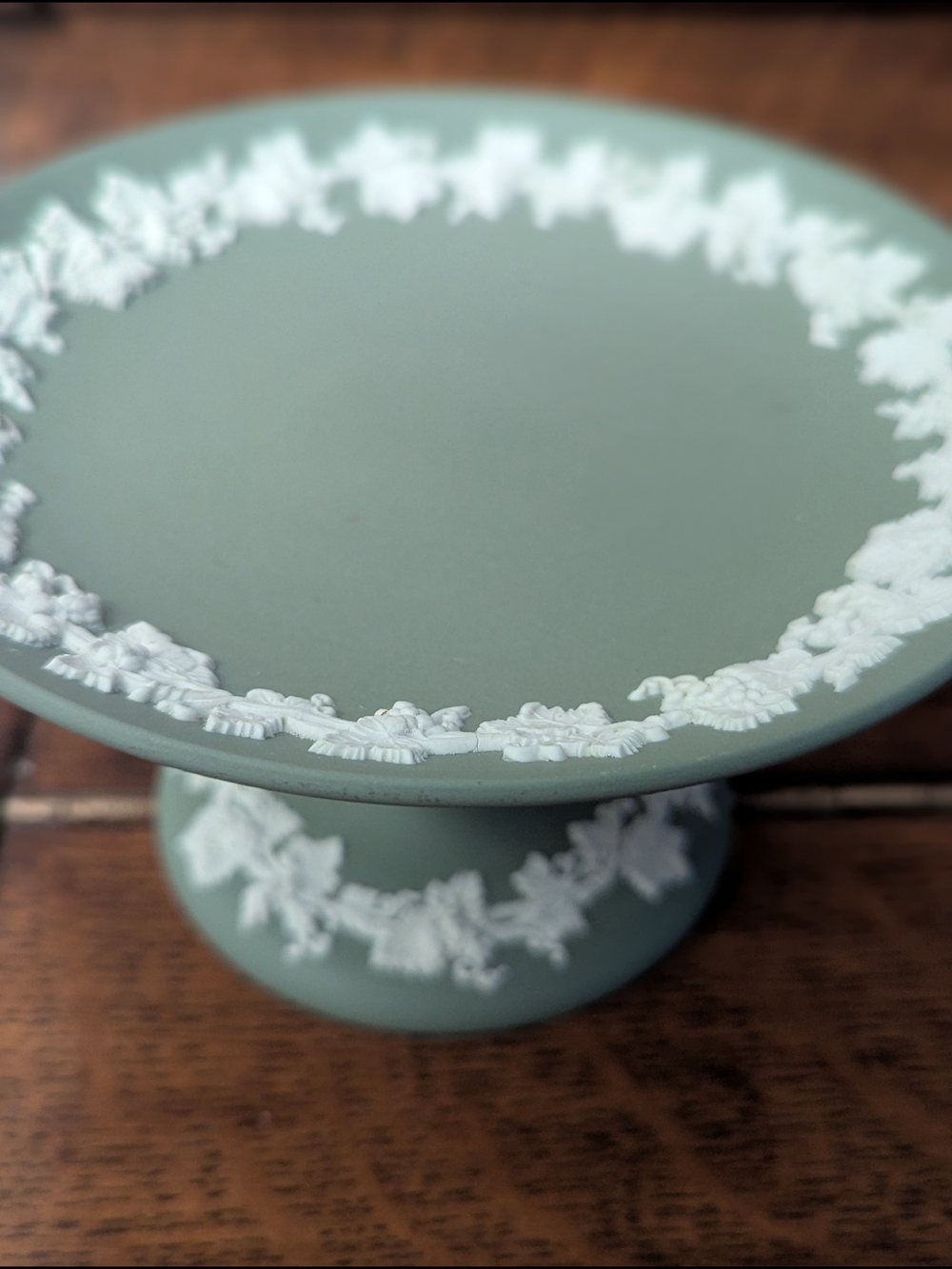 Wedgewood Jasperware Pedestal Compote with White Relief England - Picture 5 of 10